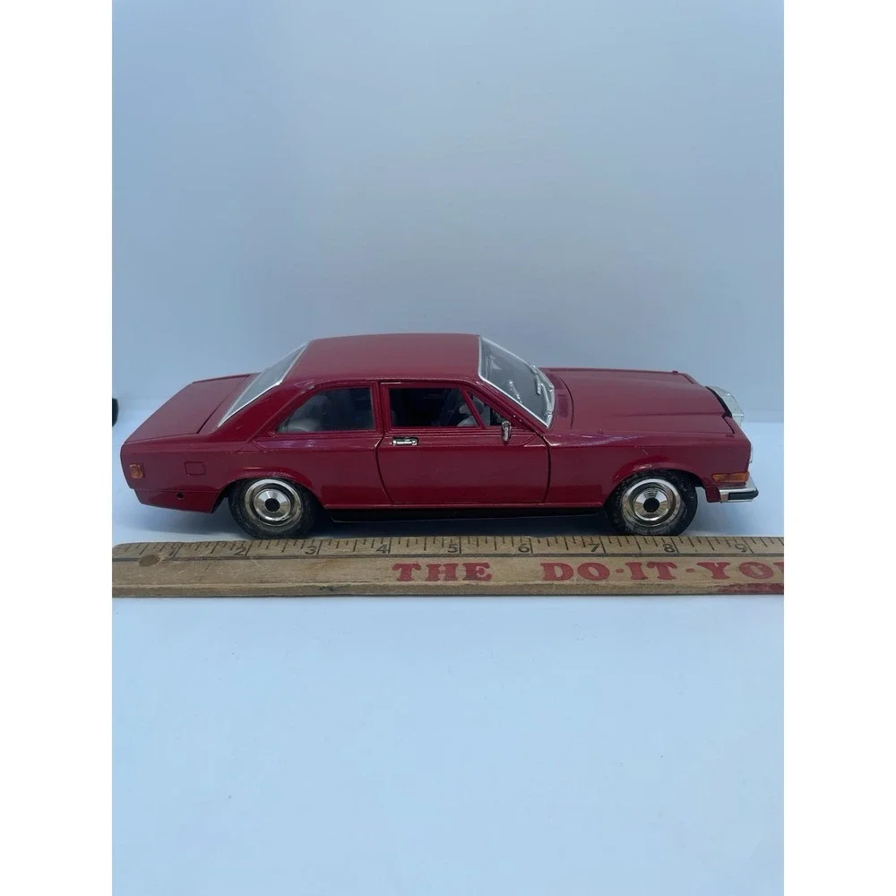 Burago Sb 1/22‎ - Rolls Royce Camargue Red Die cast Model Car